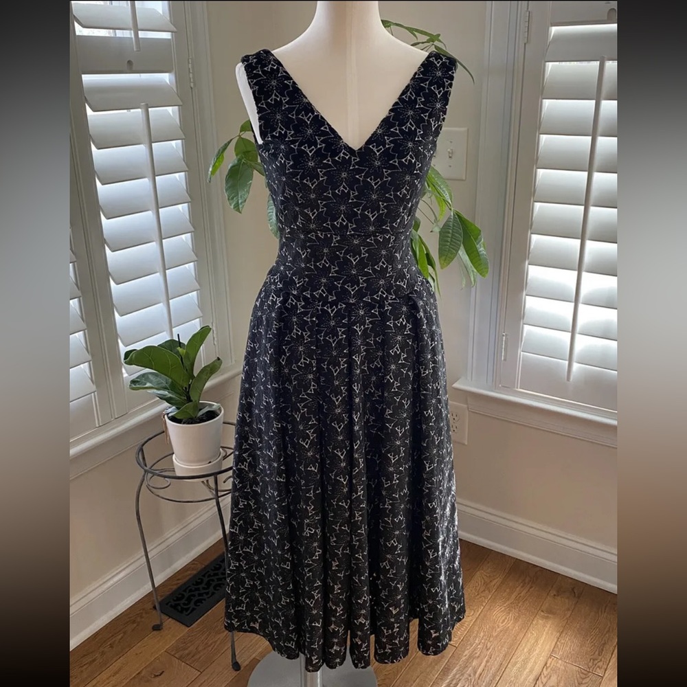 NWT Co Collection Sleeveless Flared Velvet Floral Embroidered Dress Xs